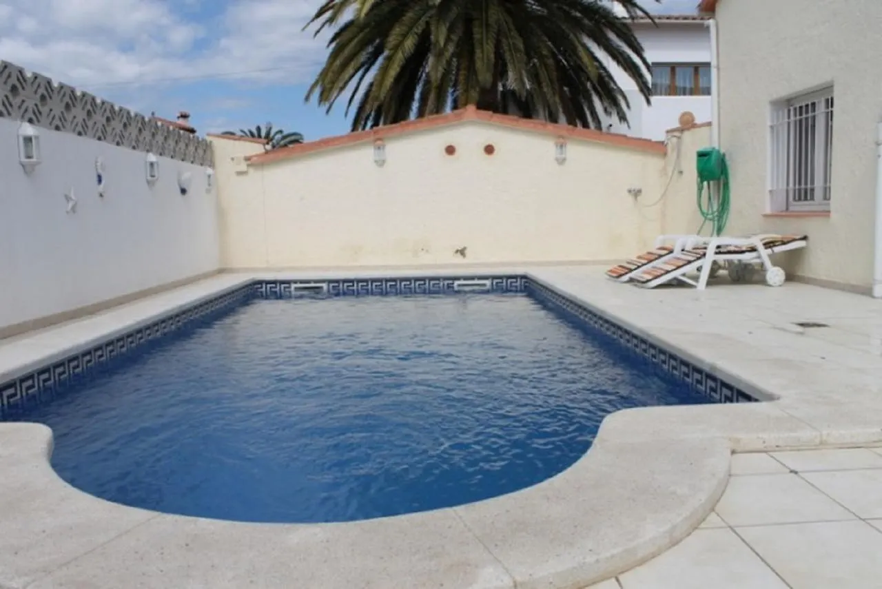 Goldhome - Montseny 11 - Private Heated Pool Empuriabrava Villa